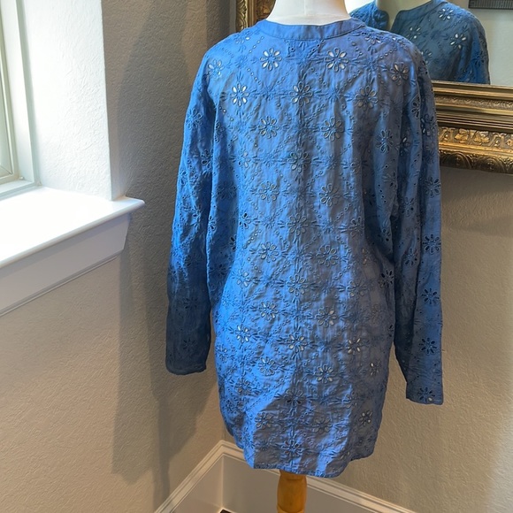 Johnny Was Vidya Ultramarine Blue Eyelet Blouse Tunic Large NWT Pristine - Picture 5 of 6